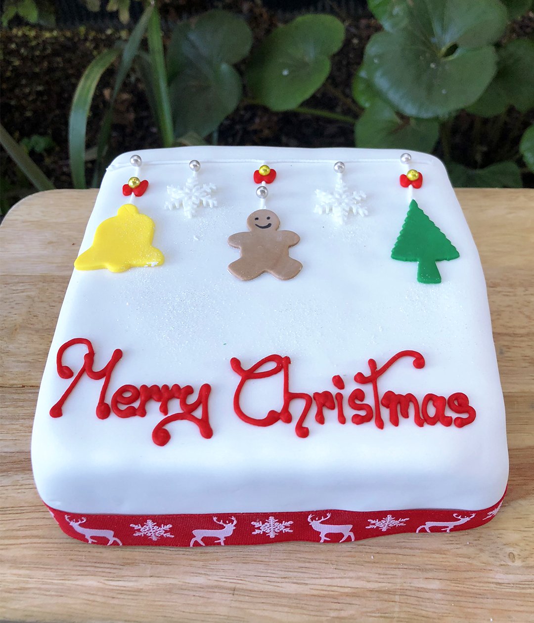 Christmas Cake - Xmas Decorations - Kidd's Cakes & Bakery