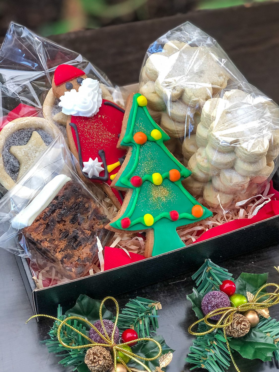 Small Christmas Hamper - Kidd's Cakes &amp; Bakery